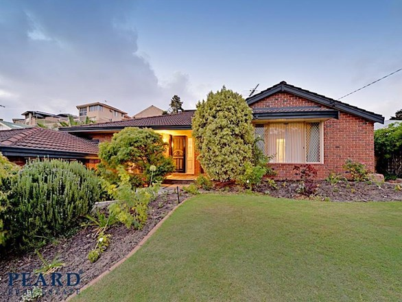 5 Dempster Place, Sorrento WA 6020