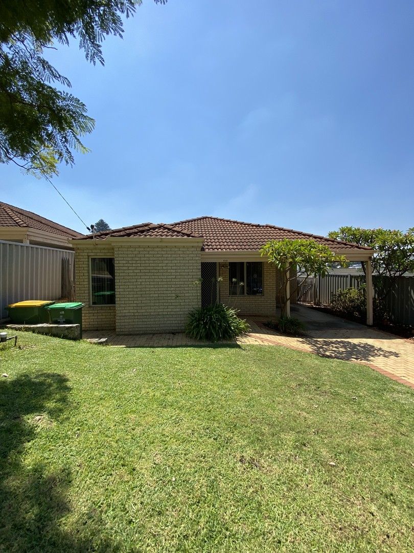 3 bedrooms House in 52B Redwood Crescent MELVILLE WA, 6156