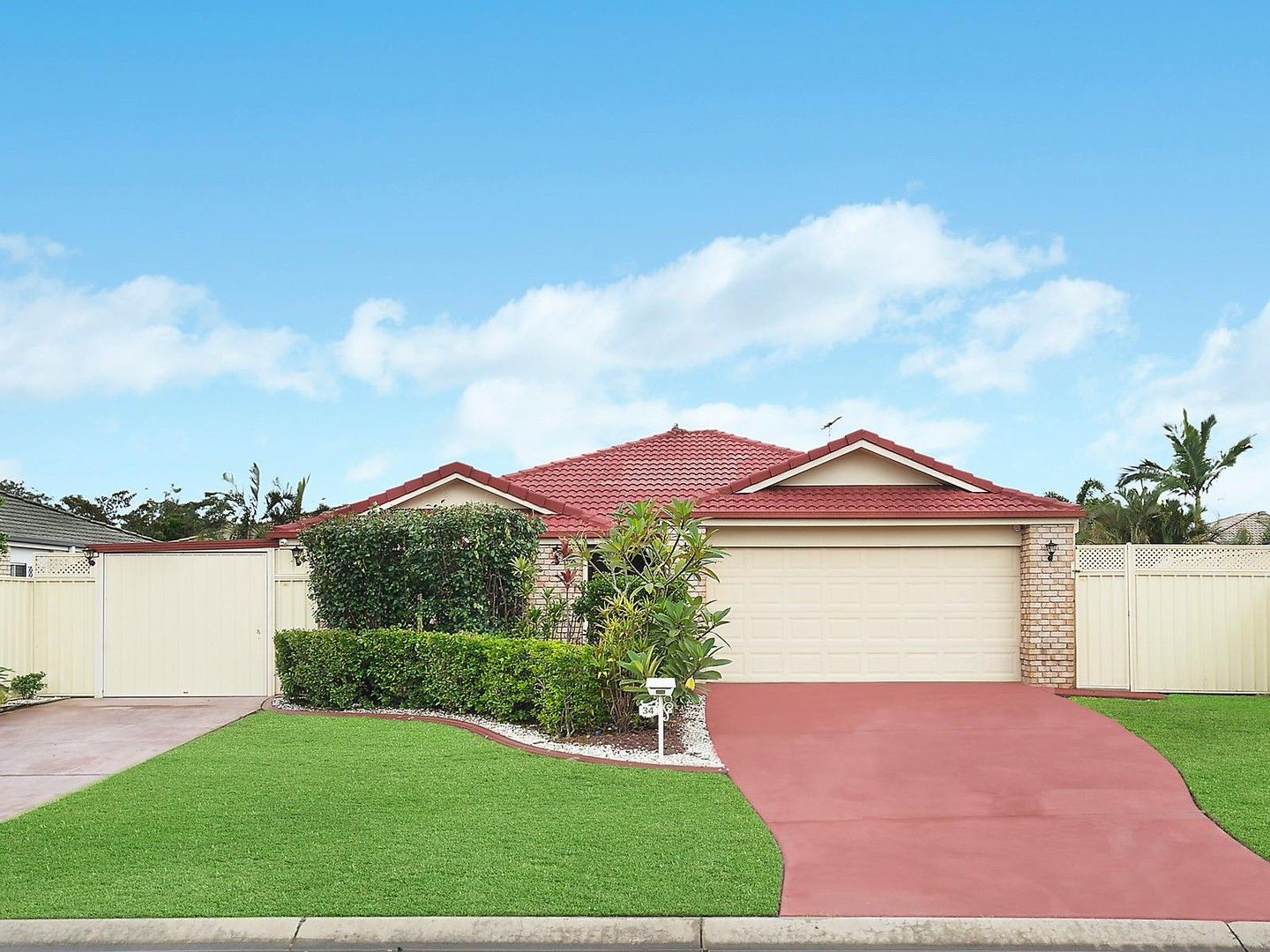 3 bedrooms House in 34 Pinewood Street WYNNUM WEST QLD, 4178