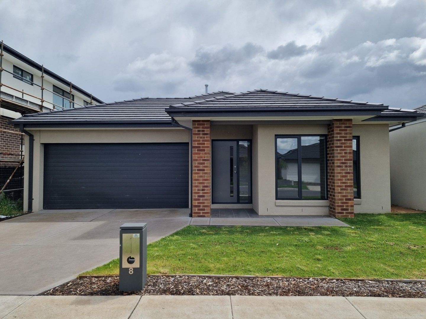 3 bedrooms House in 8 Walker Way BERWICK VIC, 3806