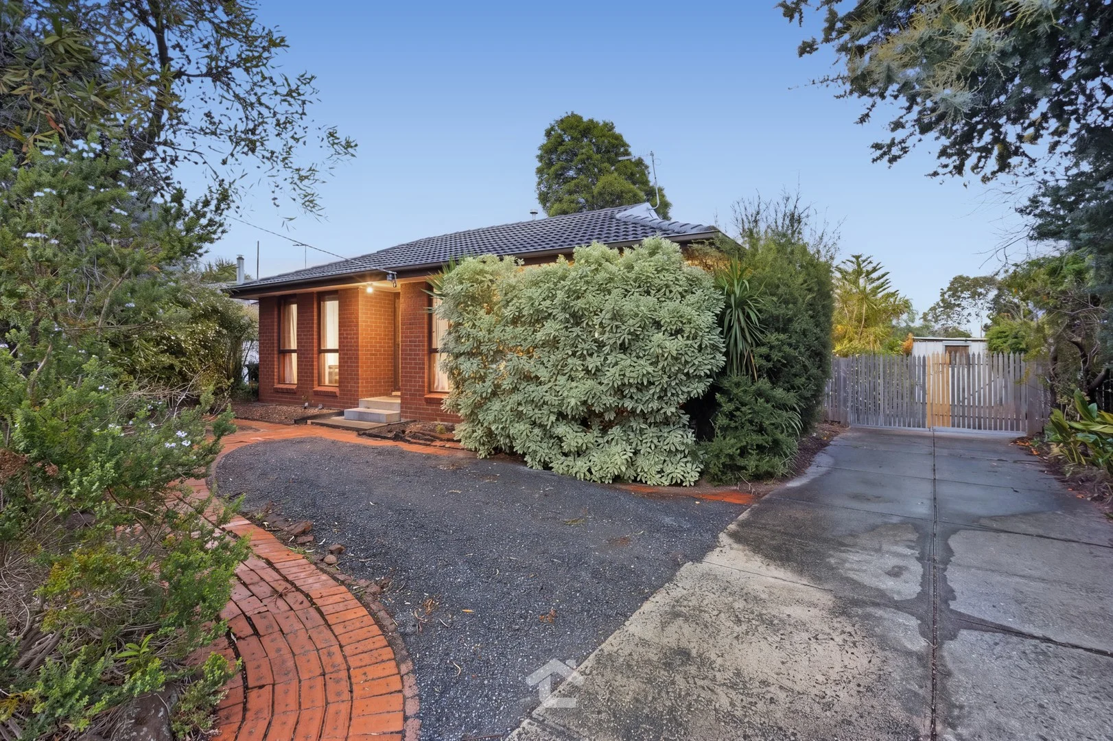 13 Allambanan Drive, Bayswater North VIC 3153