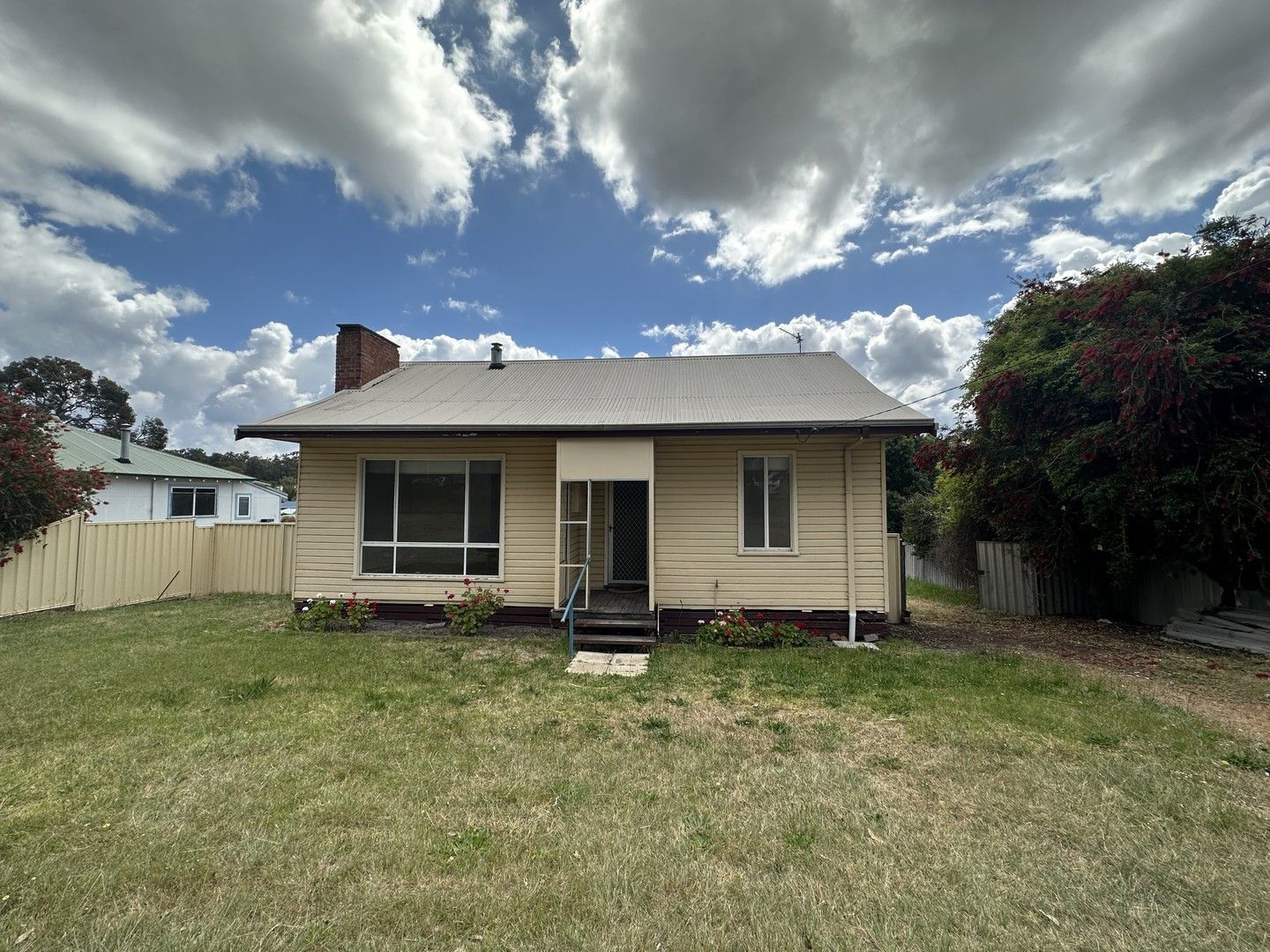 2 bedrooms House in 16 Caulfield Street COLLIE WA, 6225