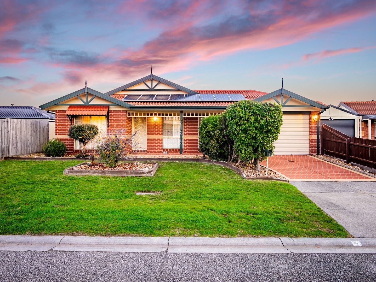 8 Reginald Court, Cranbourne West VIC 3977, Image 0