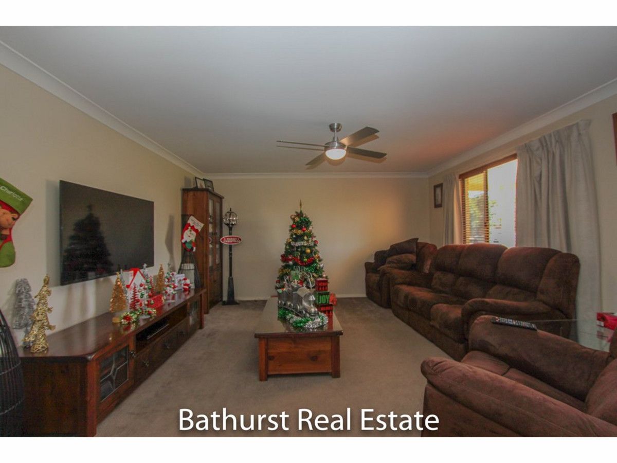 4 McCarthy Close, Eglinton NSW 2795, Image 2