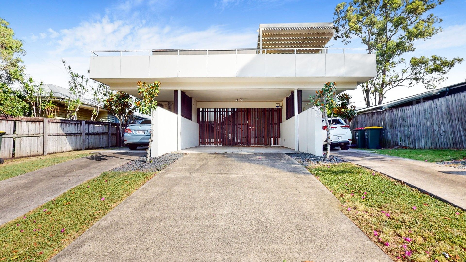 3 bedrooms Apartment / Unit / Flat in 3/257 Hawken Dr St ST LUCIA QLD, 4067
