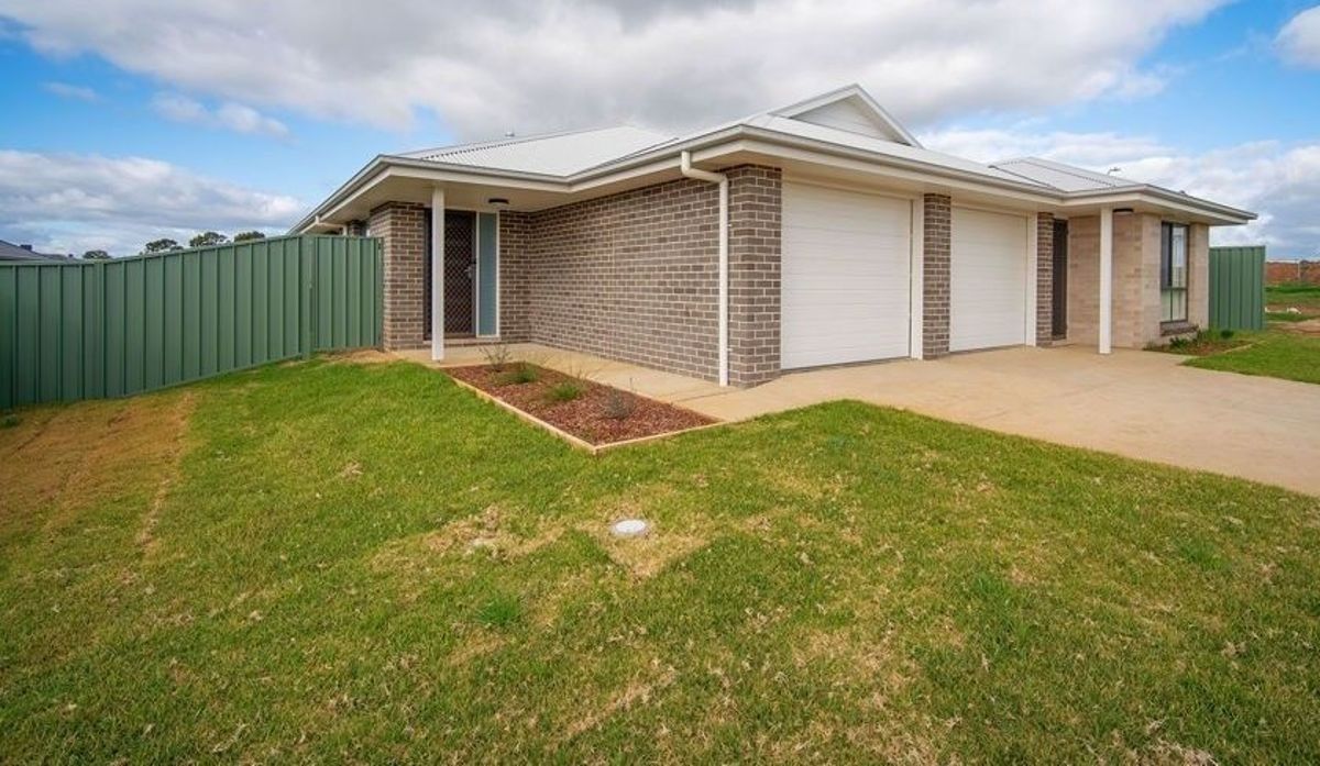 2 bedrooms House in 49 Paperbark Drive FOREST HILL NSW, 2651