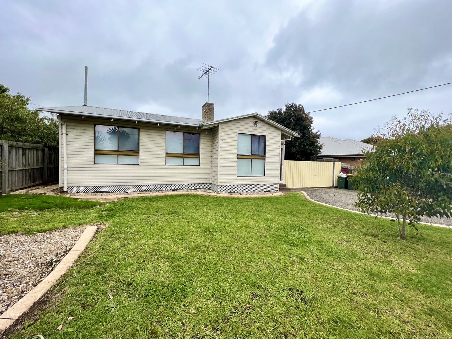 34 Waitara Grove, Norlane VIC 3214 House For Rent 375 Domain