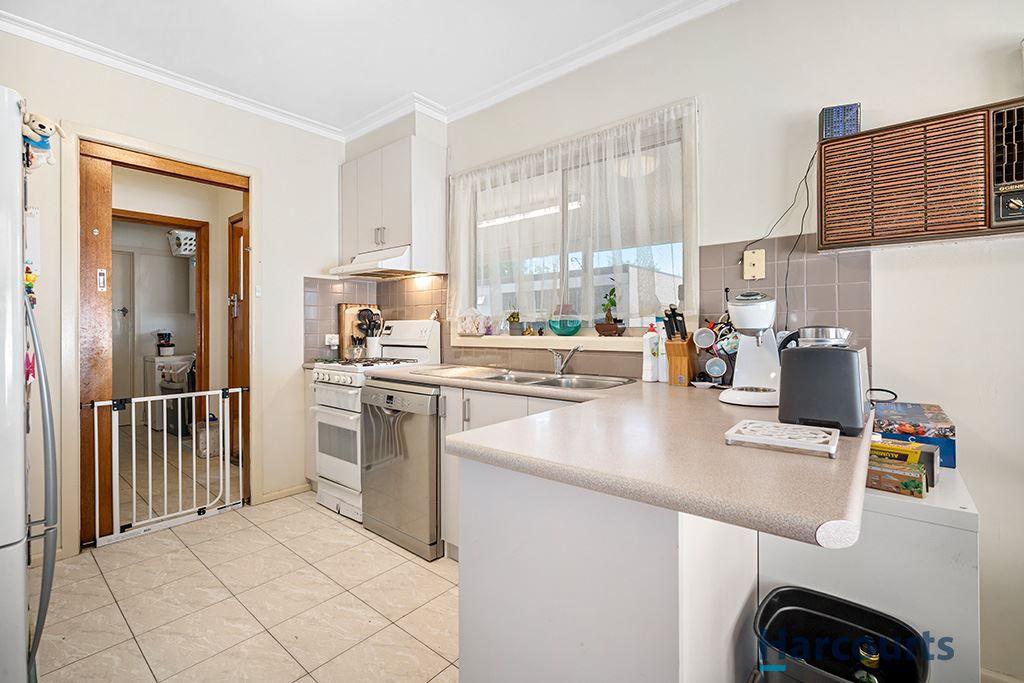 1/8 Gale Street, Canadian VIC 3350, Image 2