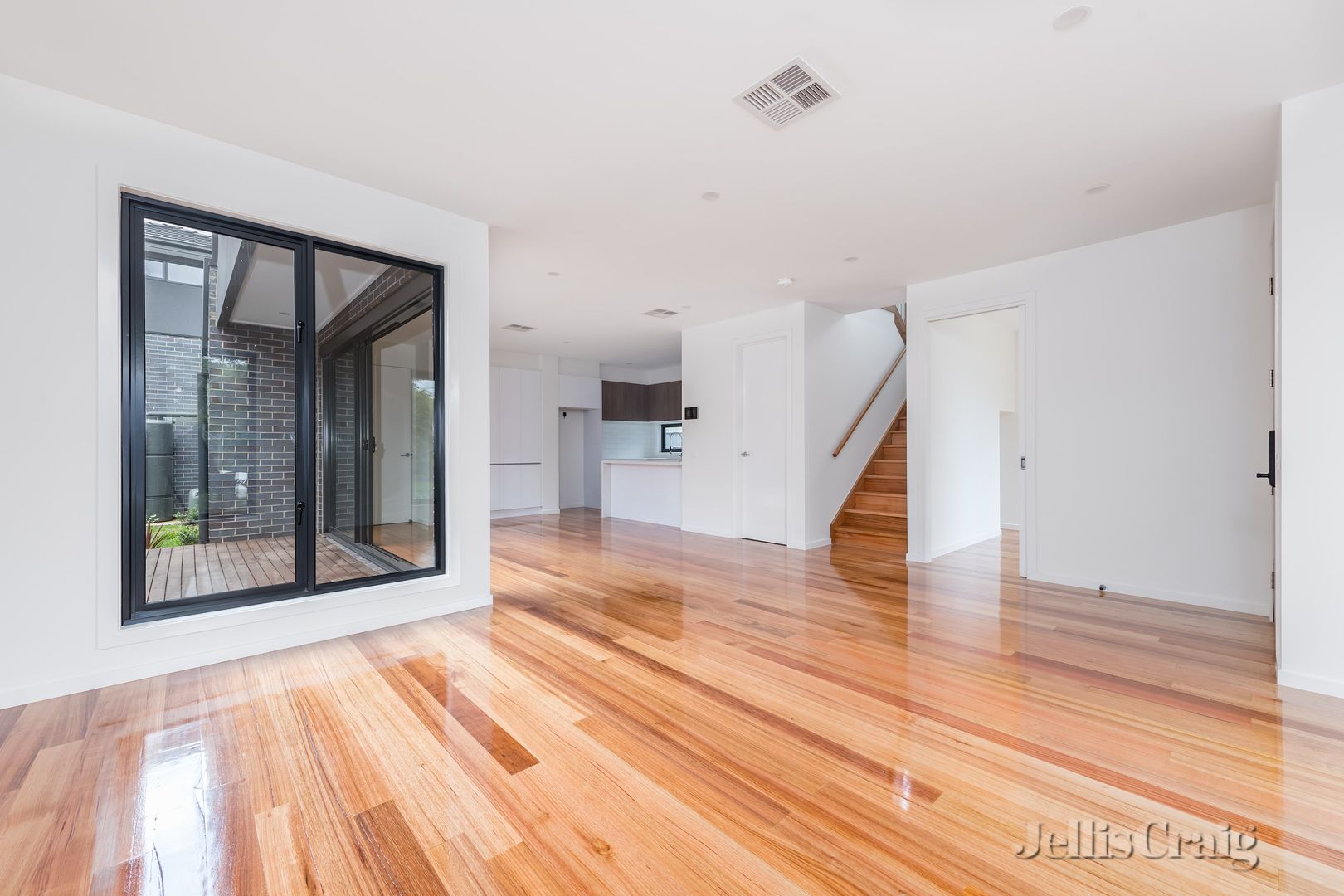 1/5 Milton Court, Heidelberg Heights VIC 3081, Image 2