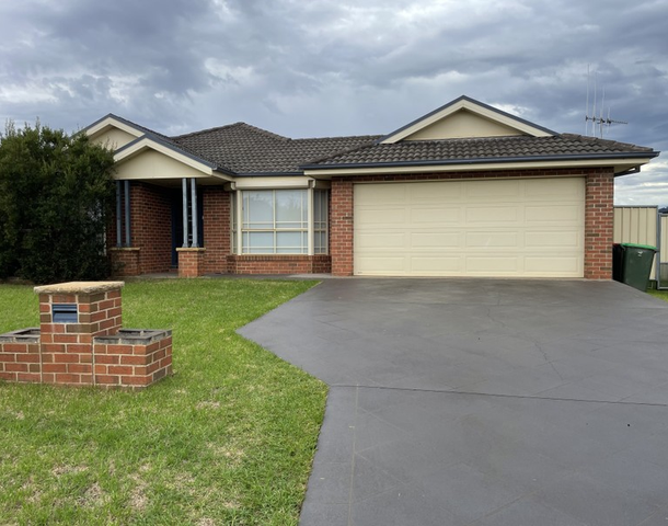 13 Noonan Street, Parkes NSW 2870