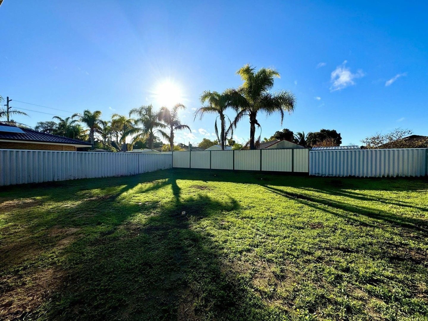 4 bedrooms House in 4 Macau Pl WARNBRO WA, 6169