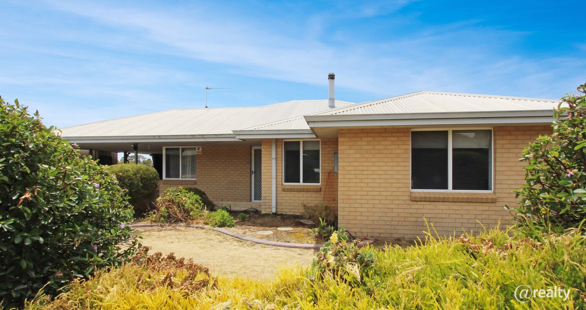 3 bedrooms House in 74 Katoomba Street ORANA WA, 6330