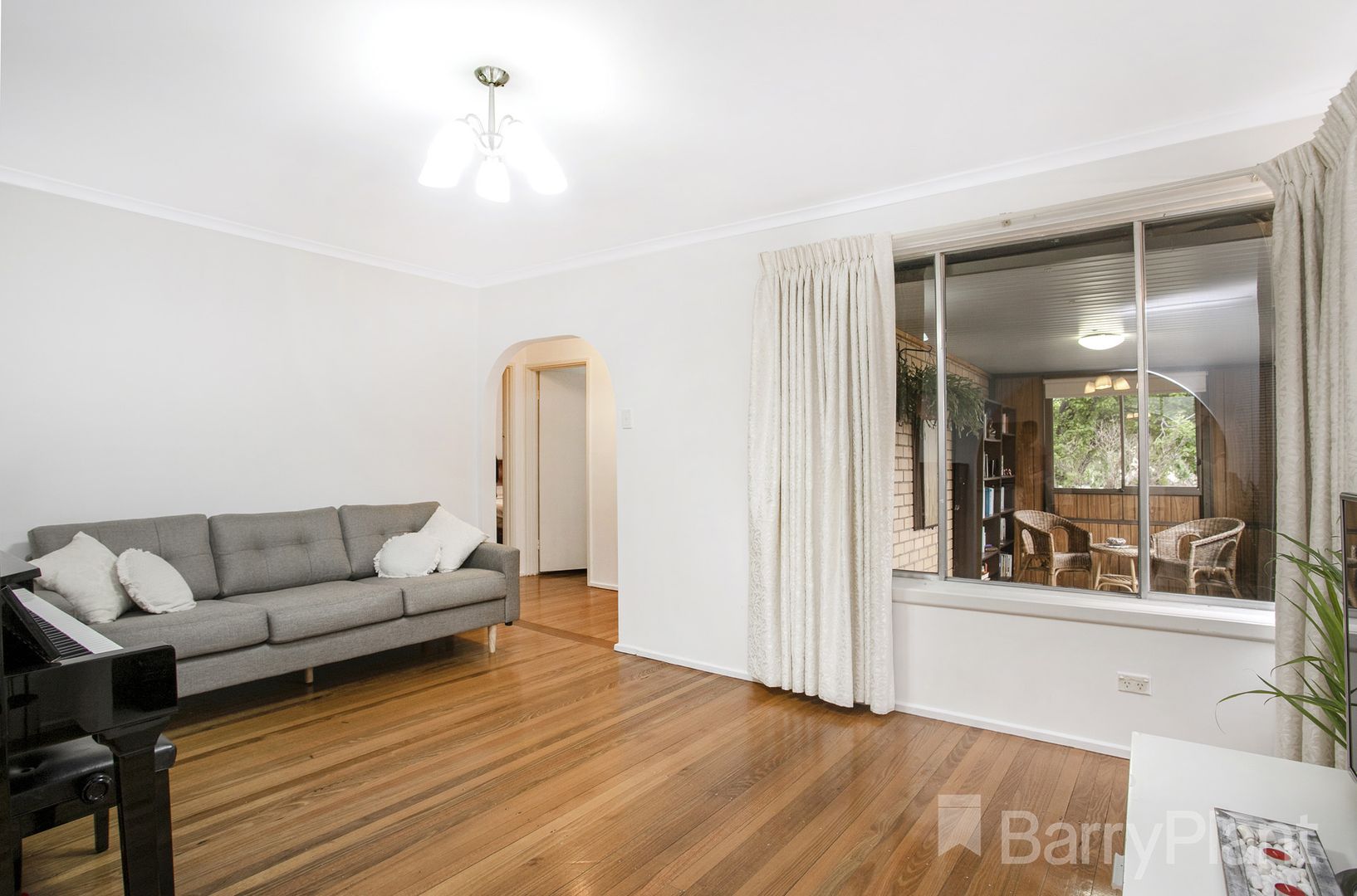 9 Jindara Court, Gladstone Park VIC 3043, Image 2