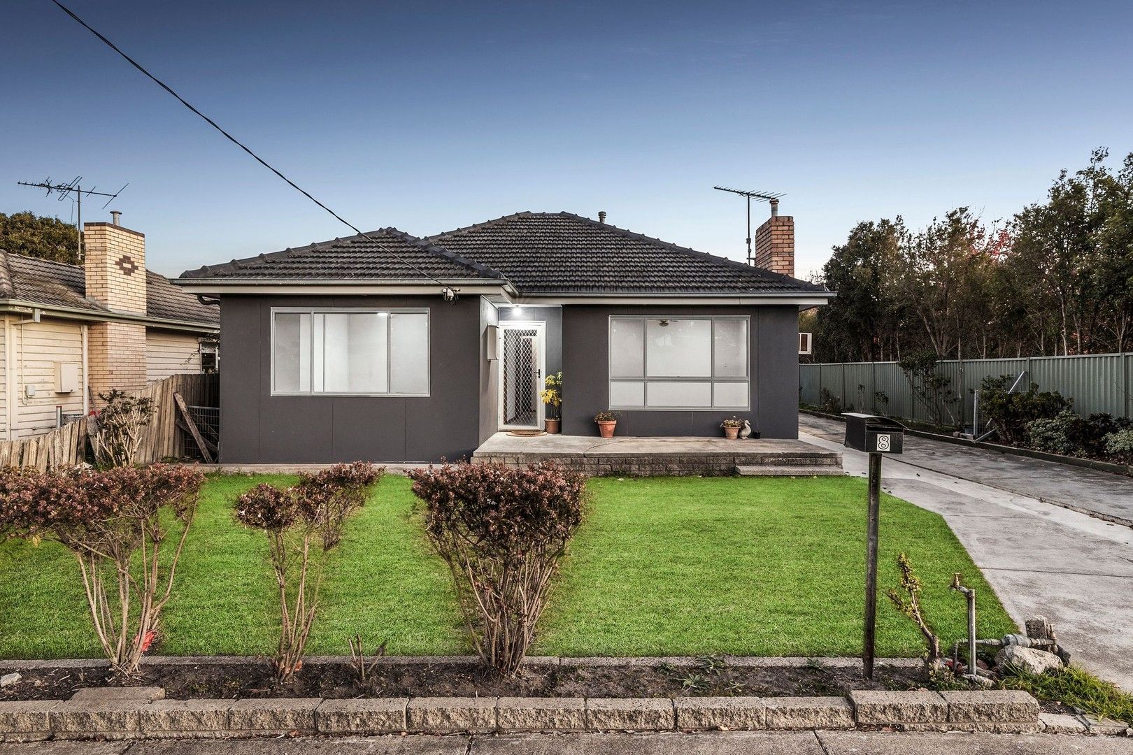 3 bedrooms House in 8 Perrett Street GROVEDALE VIC, 3216