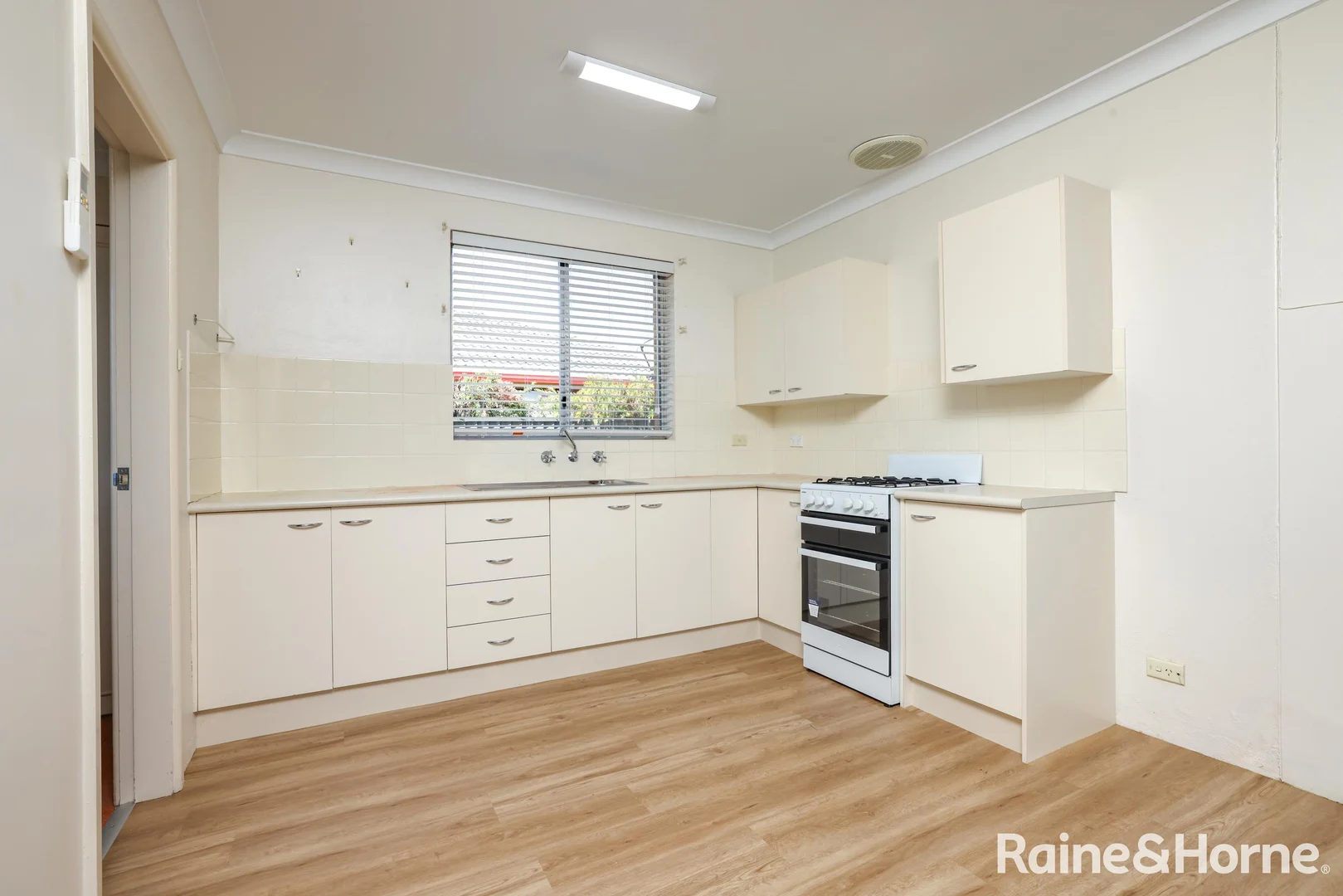 Additional image 2 of 8/223 Lambert St, Bathurst NSW 2795