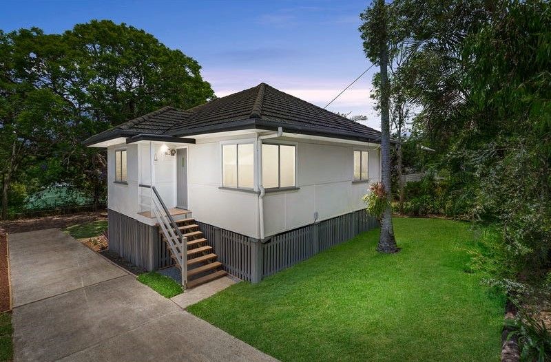 3 bedrooms House in 672 Cavendish Road HOLLAND PARK QLD, 4121