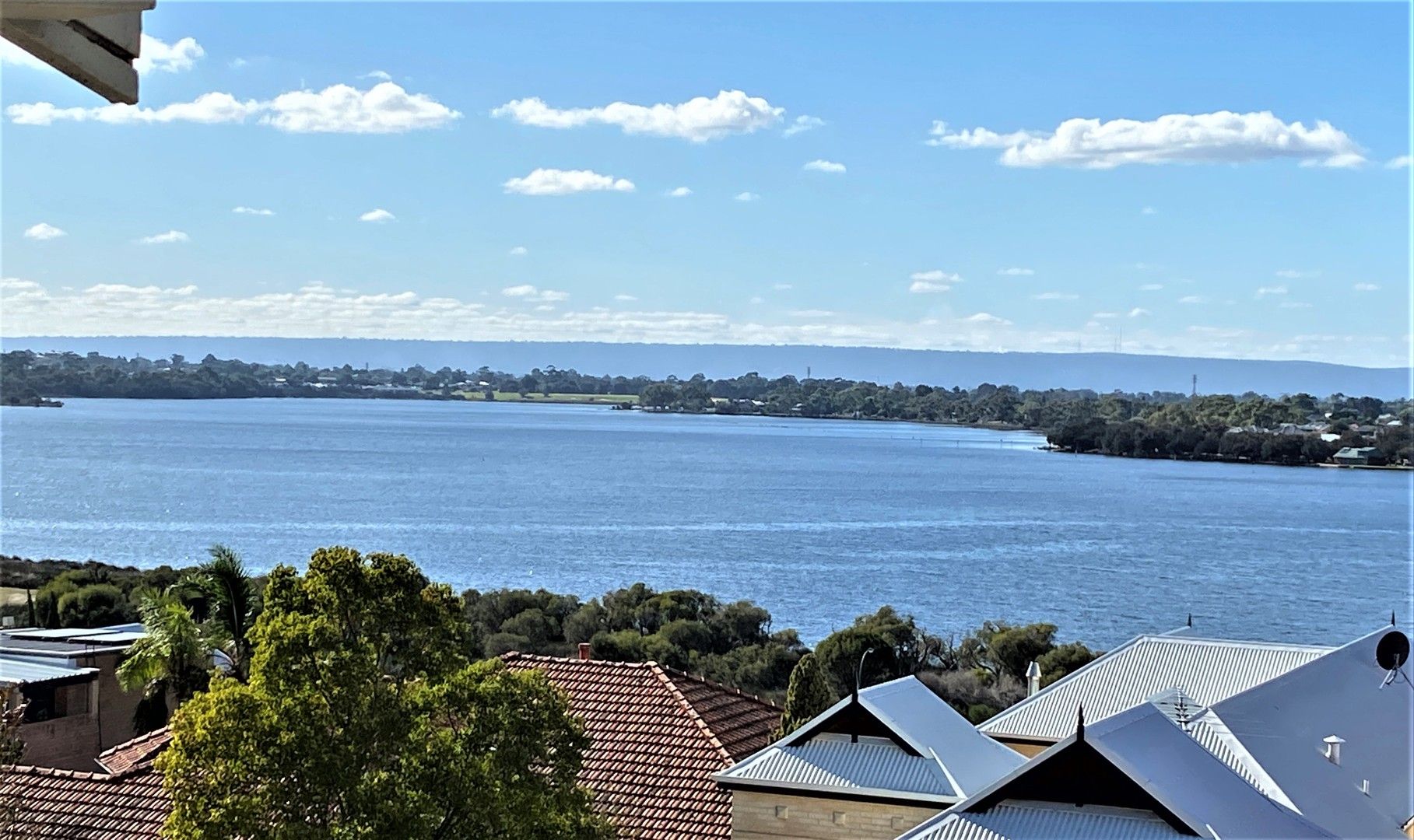4 bedrooms House in 123 RIVERWAY SALTER POINT WA, 6152