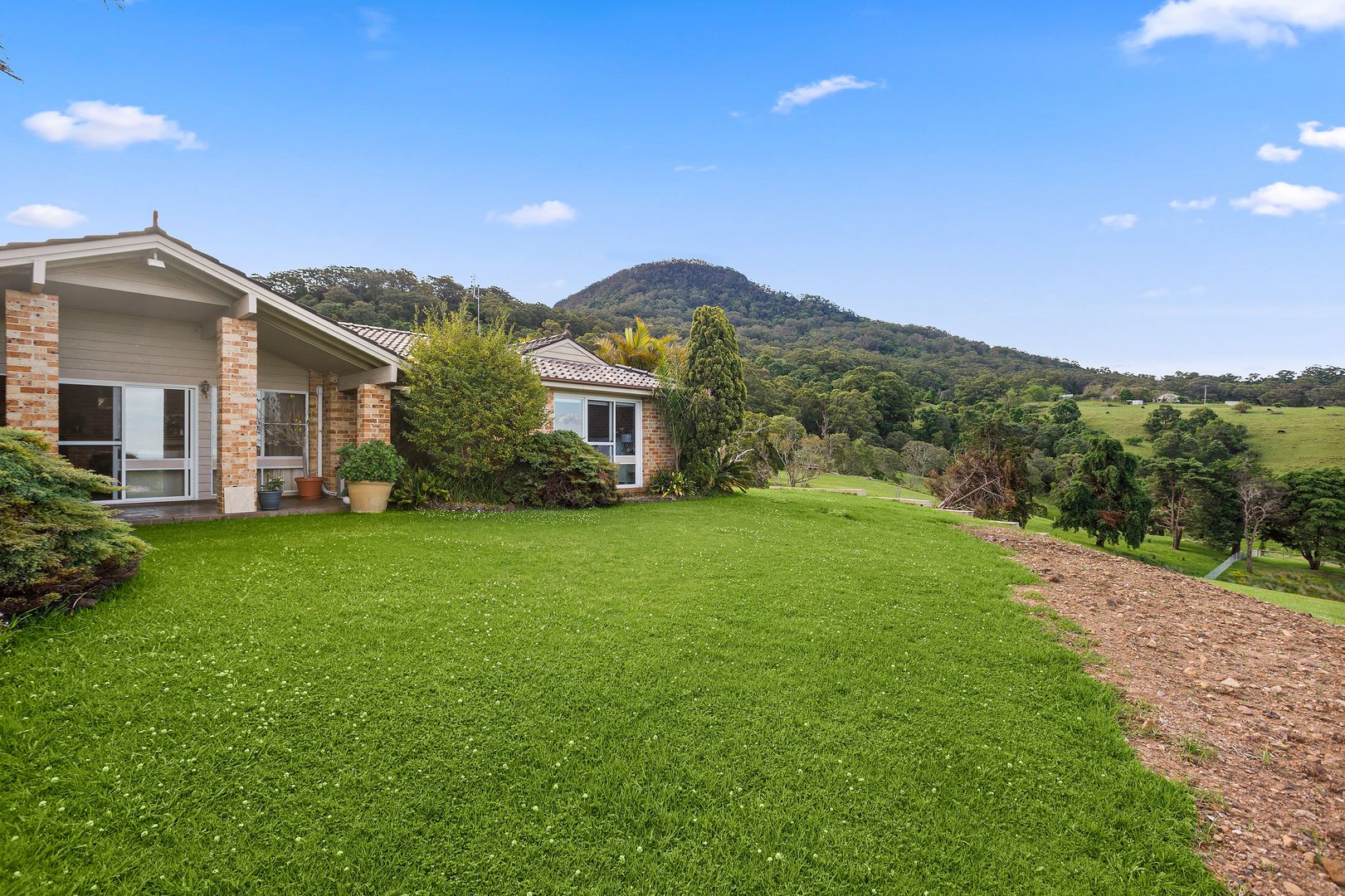 1 Tannabah Place, Farmborough Heights NSW 2526, Image 2
