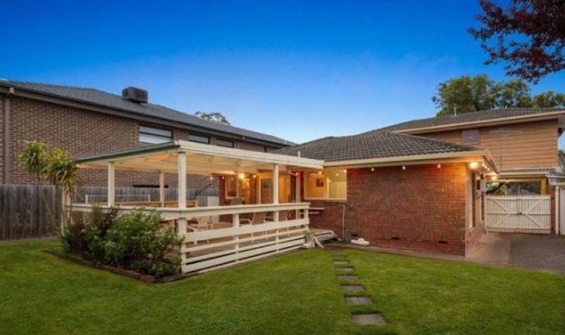 4 bedrooms House in 19 Roycroft Avenue WANTIRNA SOUTH VIC, 3152