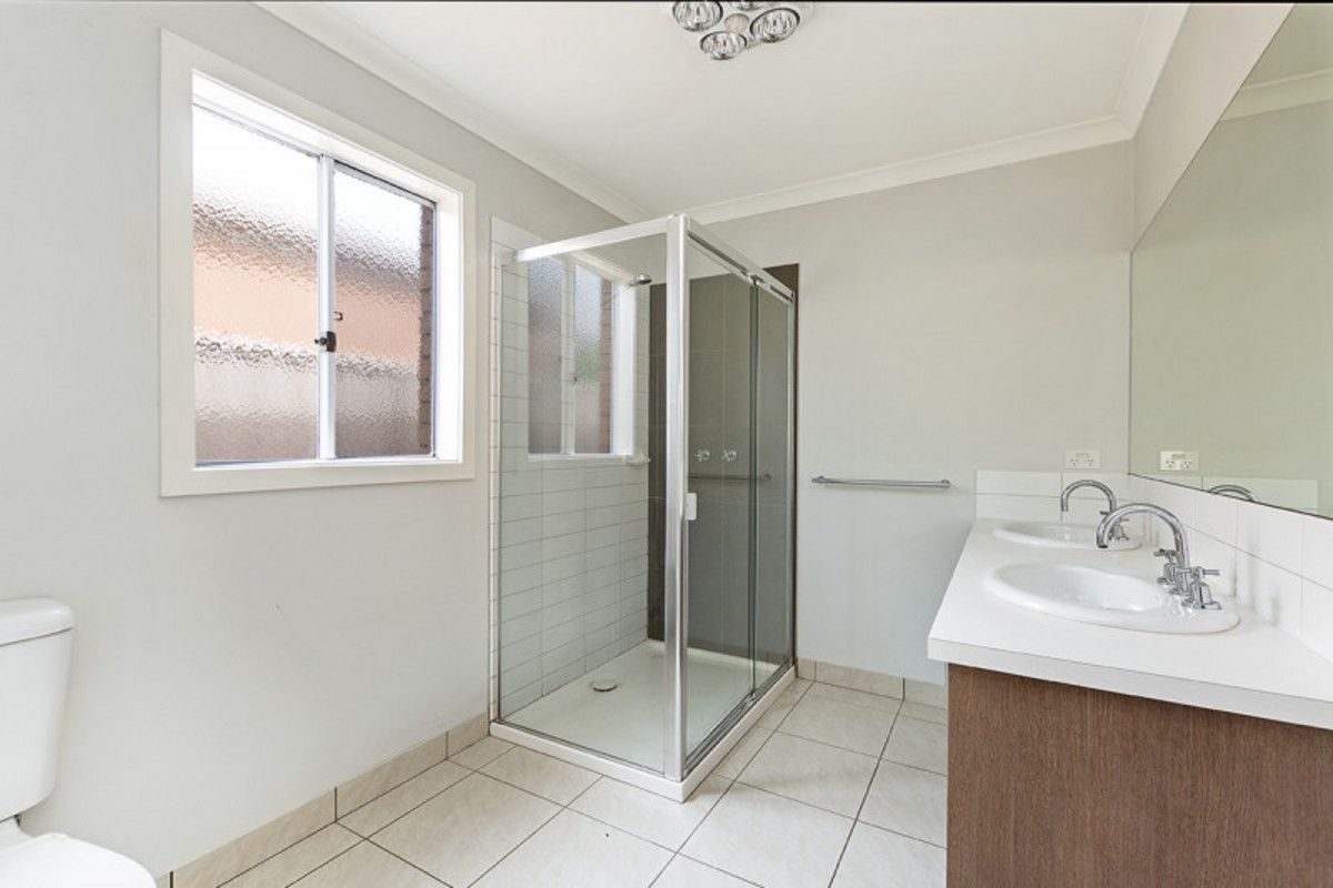 23 Roscoe Avenue, Hamilton VIC 3300, Image 2