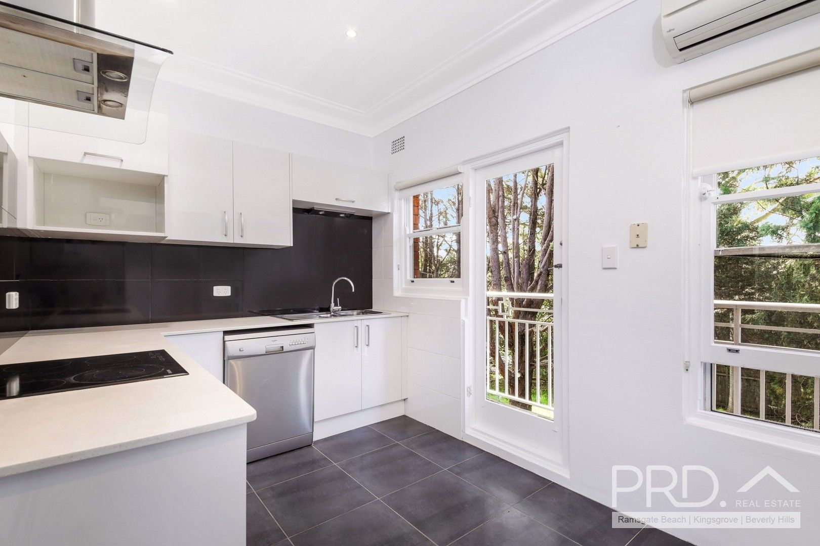 2 bedrooms Apartment / Unit / Flat in 7/318 The Grand Parade SANS SOUCI NSW, 2219
