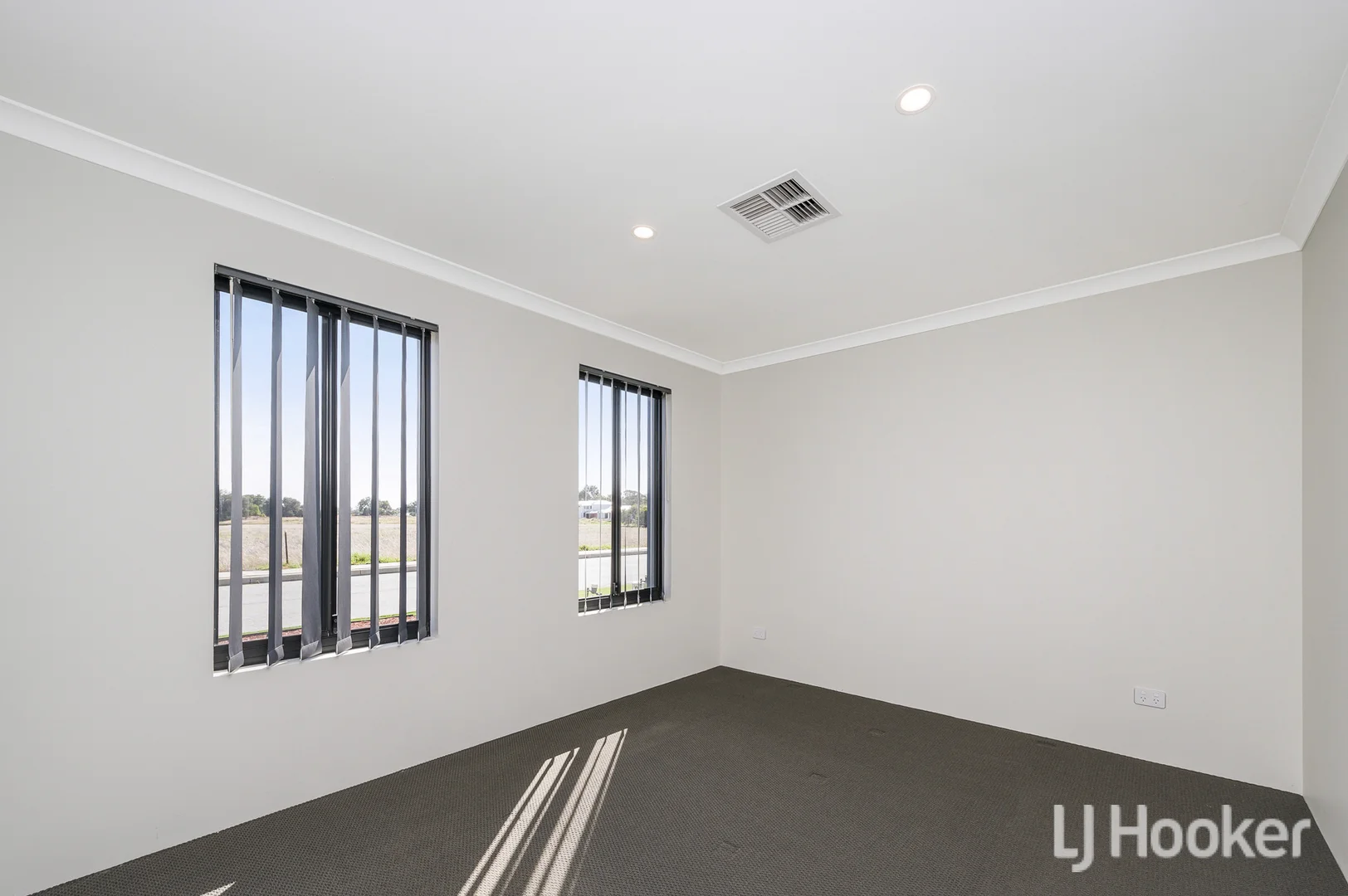 Additional image 8 of 45 Hemingway Drive, Camillo WA 6111