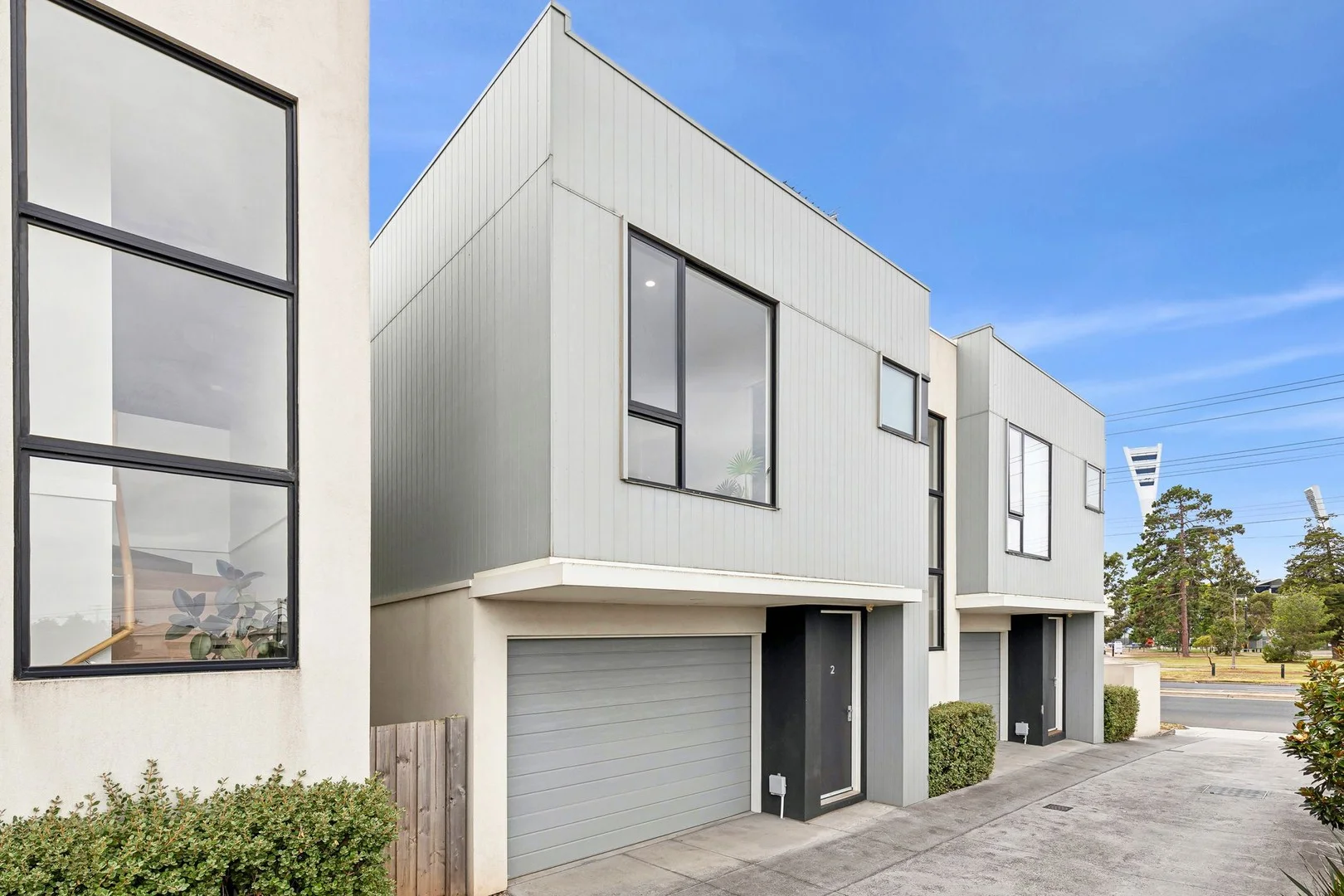 Primary image of 2/430 Latrobe Terrace, Newtown VIC 3220