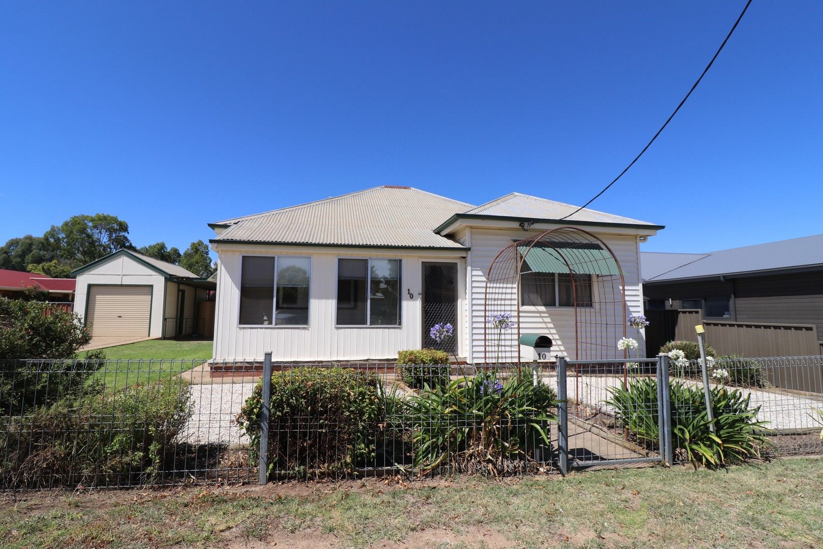 3 bedrooms House in 10 Cloete Street YOUNG NSW, 2594