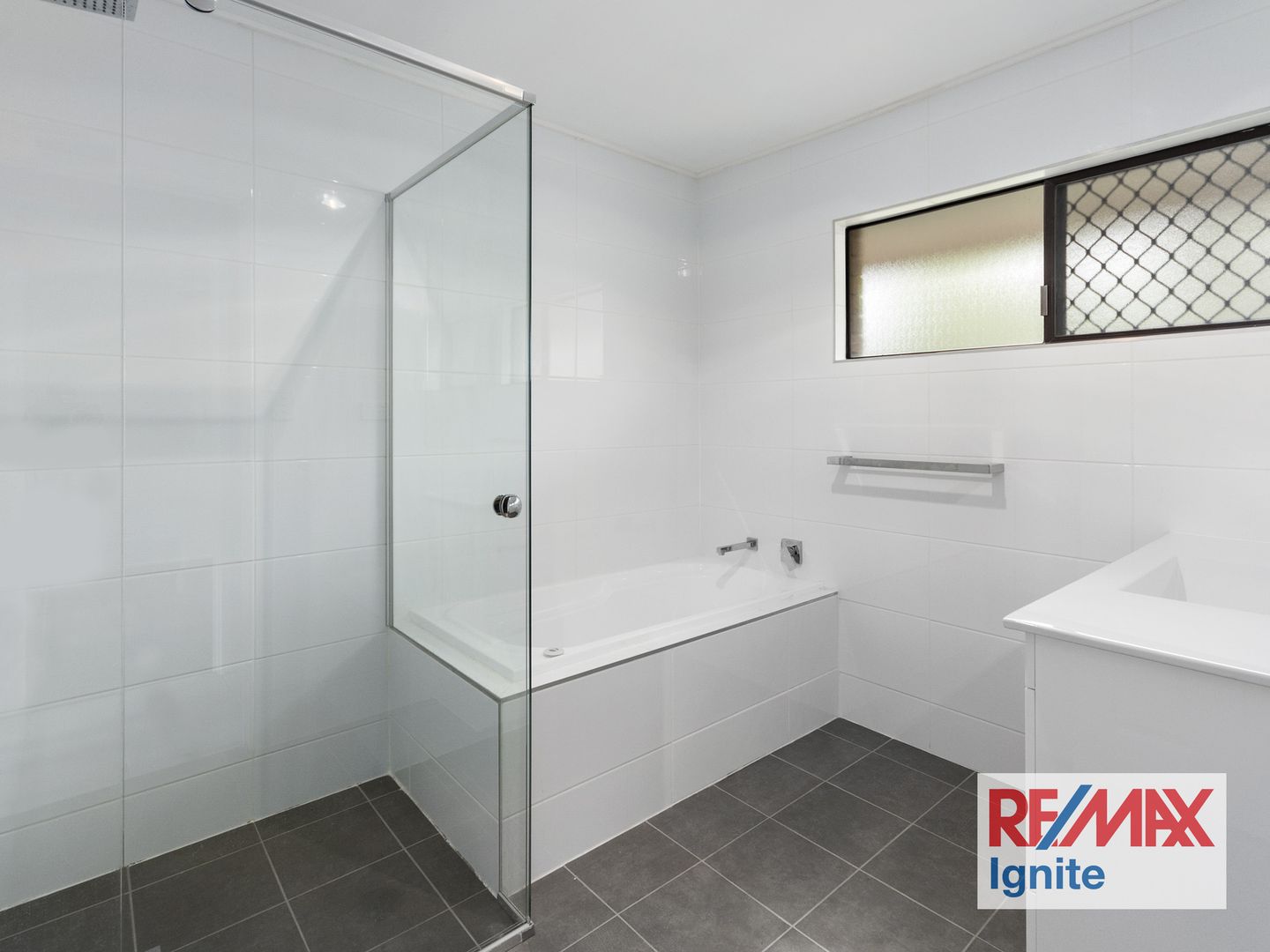 4 Reef Close, Jamboree Heights QLD 4074, Image 1