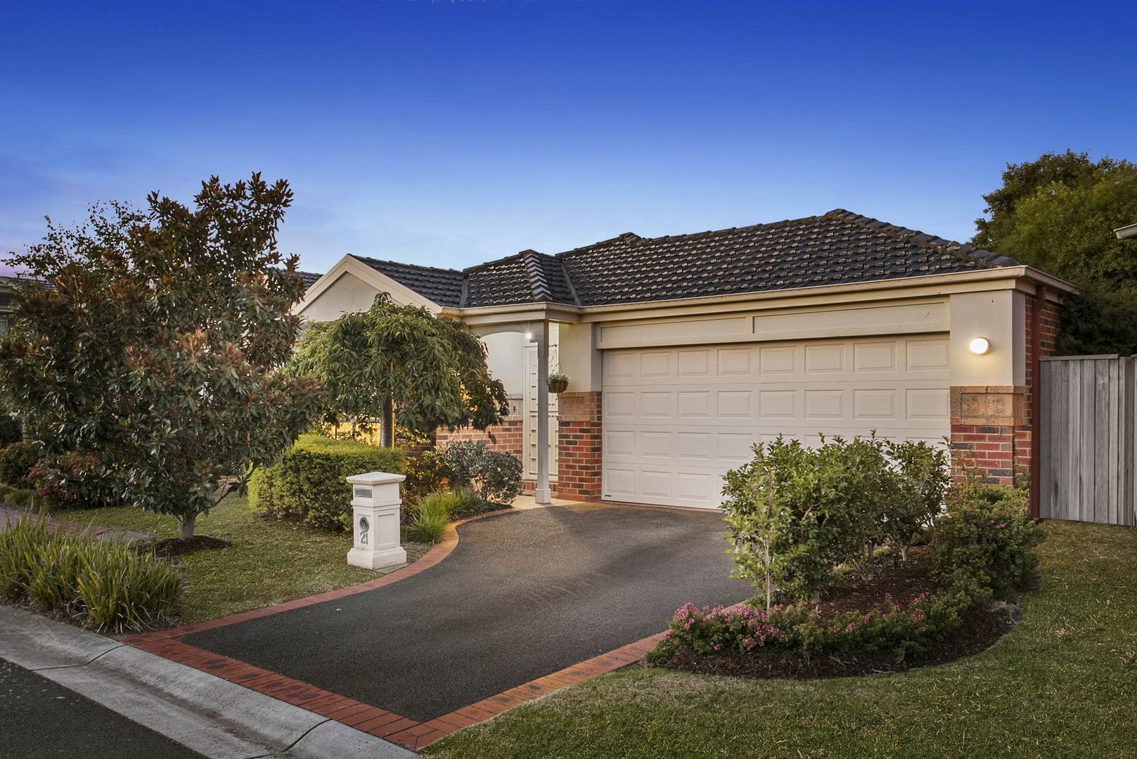 21 Kingsland Close, Dingley Village Property History & Address