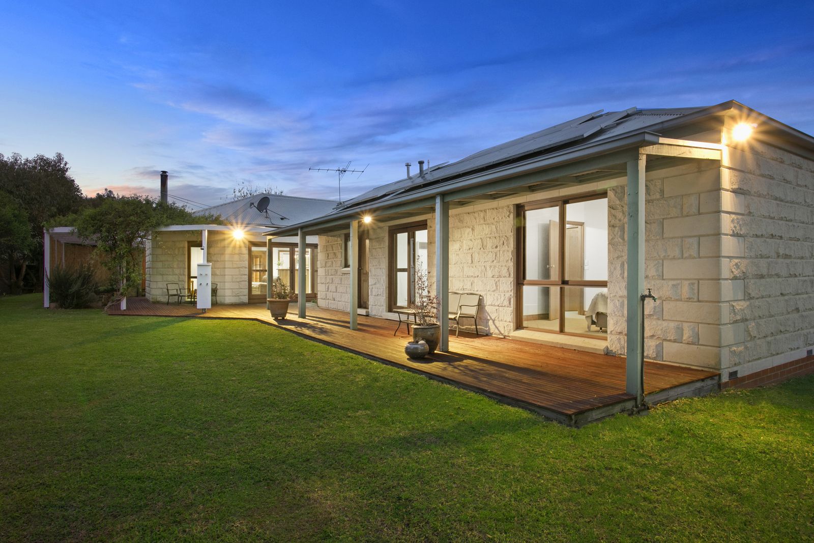 13 Queenspoint Crescent, Queenscliff VIC 3225, Image 2