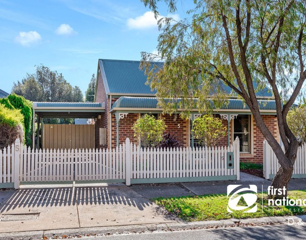 5 Franklin Place, Caroline Springs VIC 3023