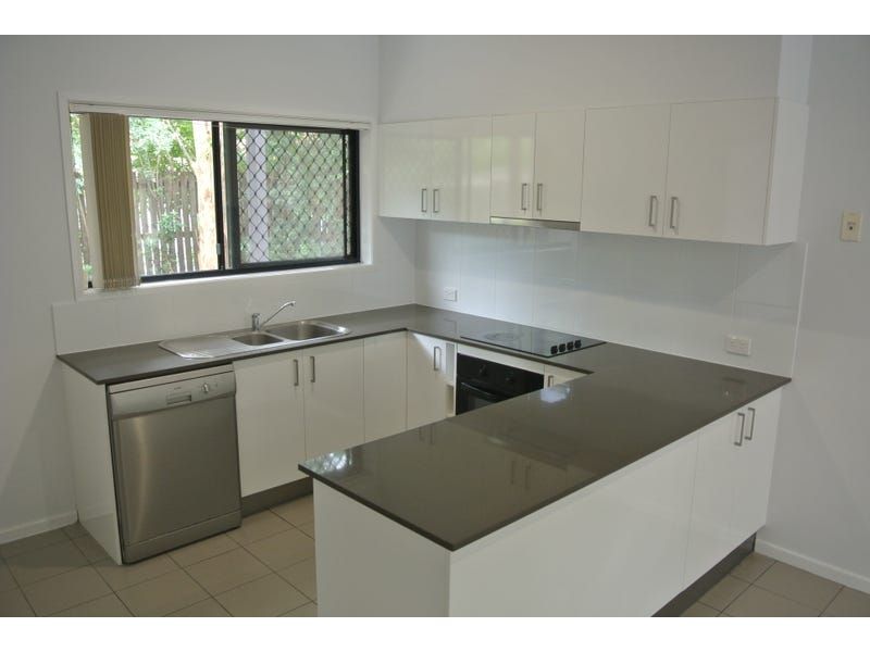 1/7 Cardross Street, Yeerongpilly QLD 4105 Townhouse For Rent 580