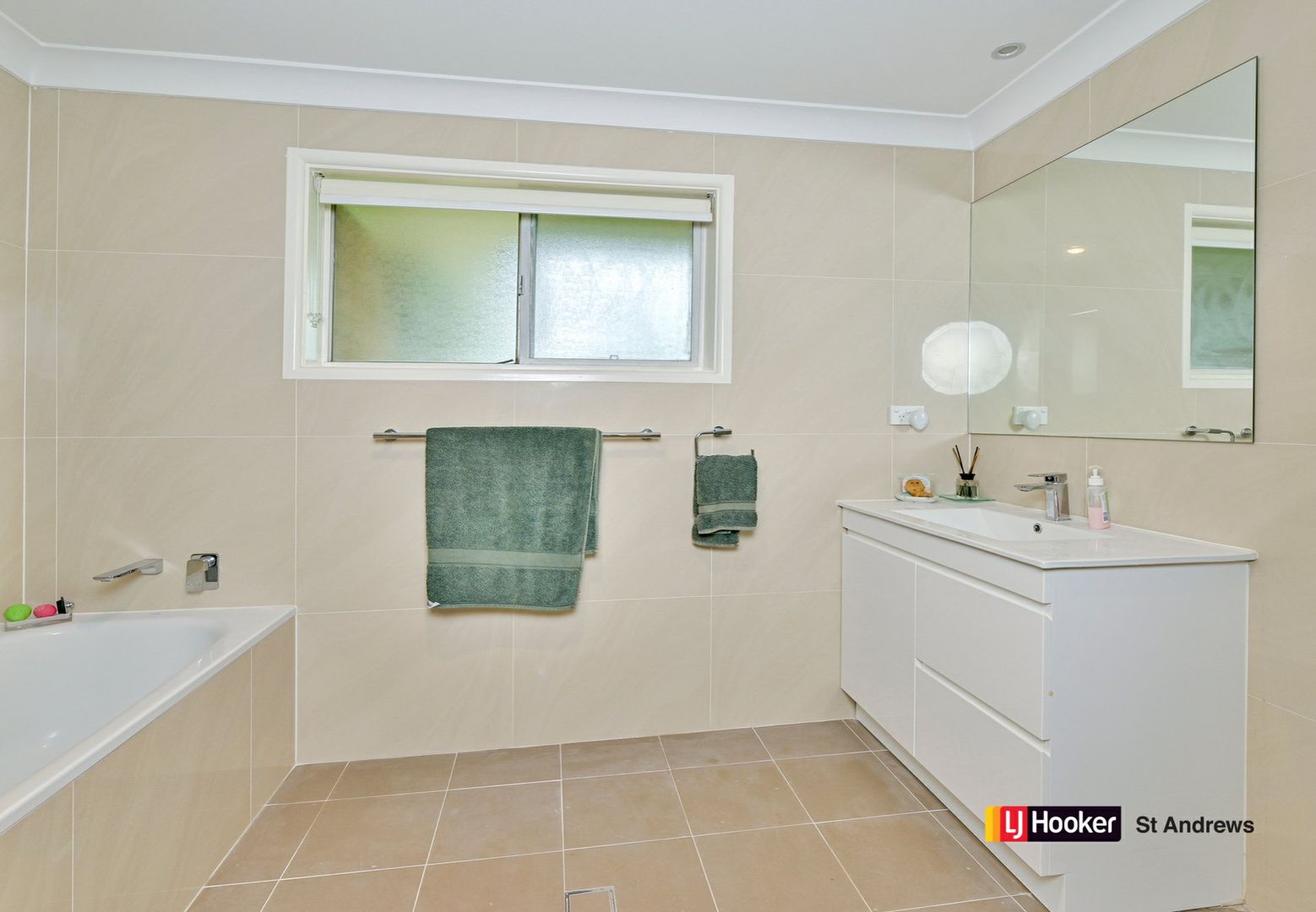 27 Ballantrae Drive, St Andrews NSW 2566, Image 2