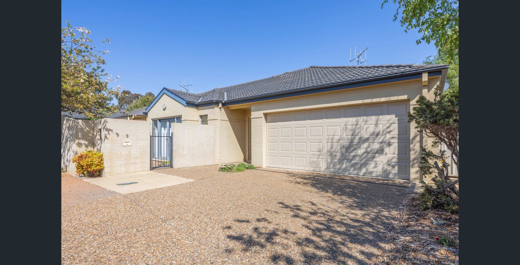 3 bedrooms House in 8 Palm Court JERRABOMBERRA NSW, 2619