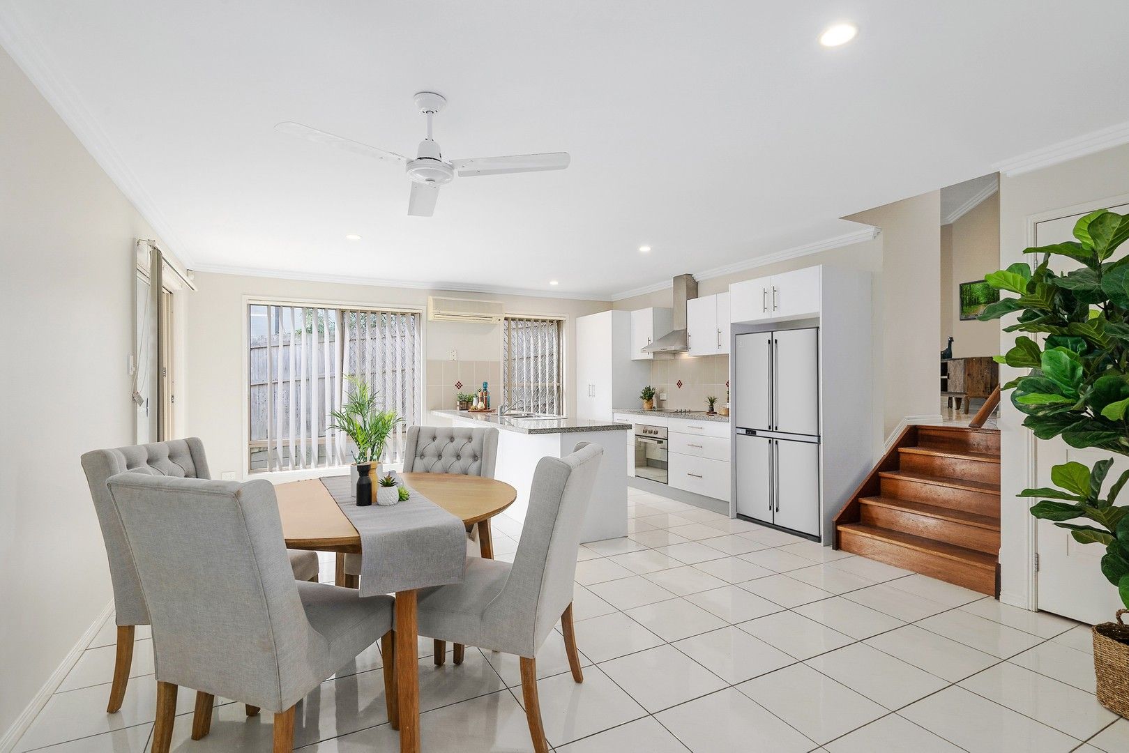 4 bedrooms House in 13 Dianella Street SPRINGFIELD LAKES QLD, 4300