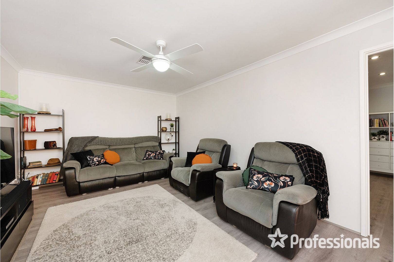 9/9 Juniper Place, Ballajura WA 6066, Image 2