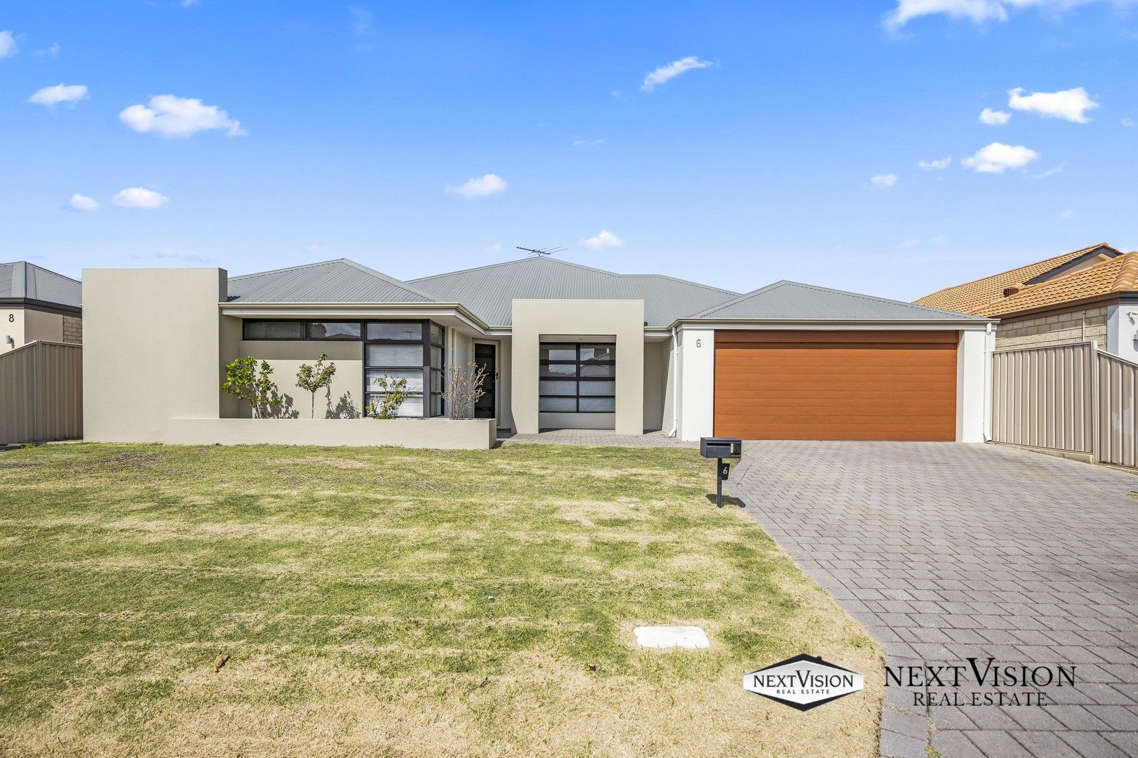4 bedrooms House in 6 Nesbit Place SUCCESS WA, 6164