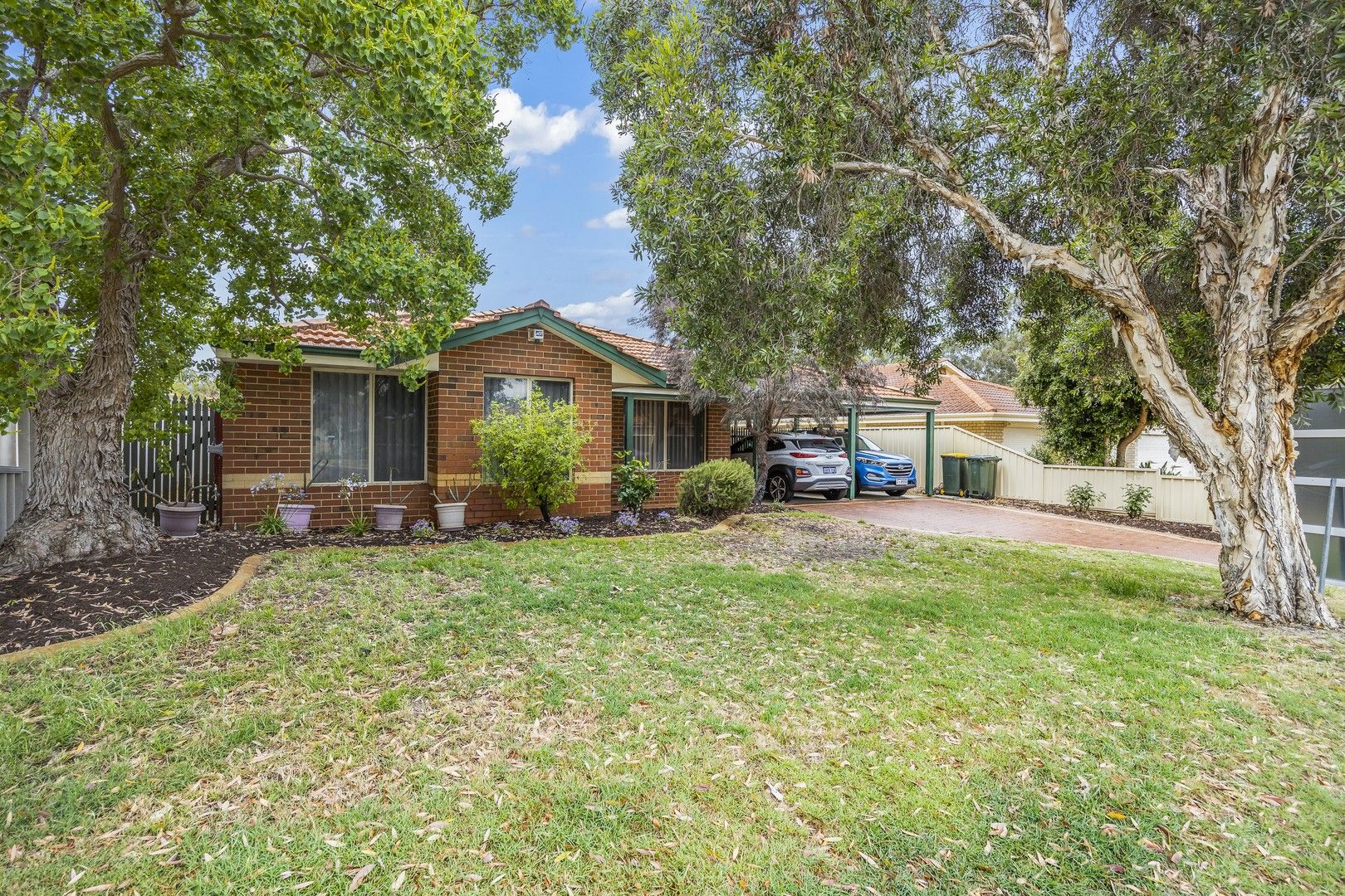 4 bedrooms House in 34 Nottingham Gardens BALLAJURA WA, 6066