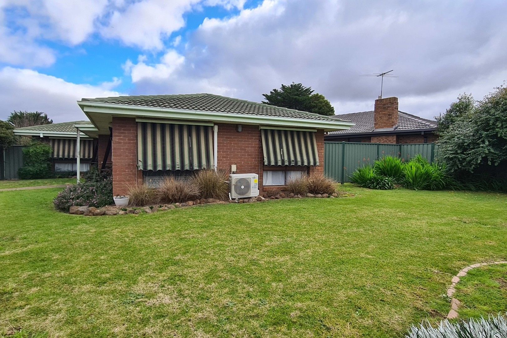 4 bedrooms House in 70 James Cook Drive MELTON WEST VIC, 3337