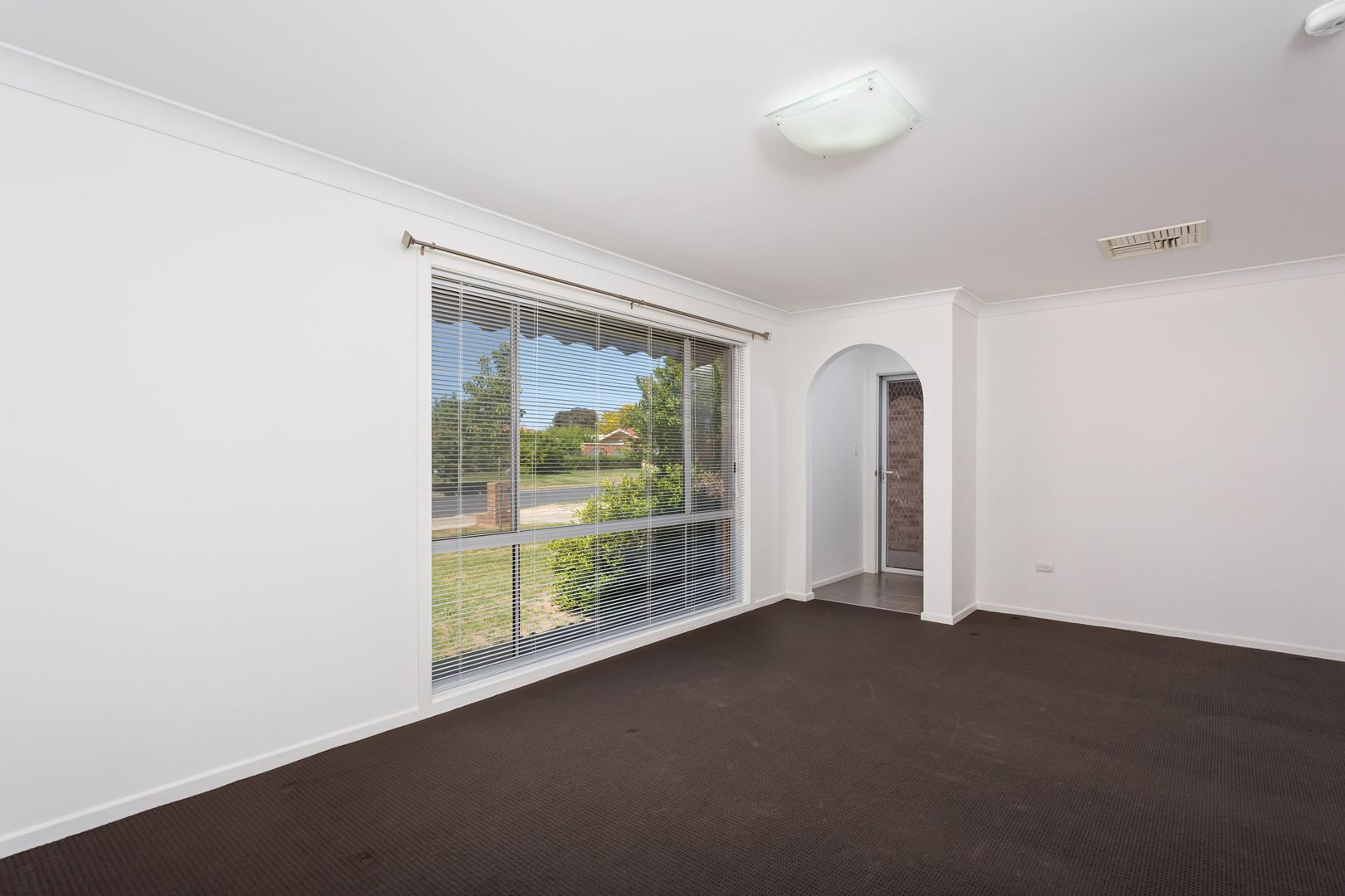 1/22 Balleroo Crescent, Glenfield Park NSW 2650, Image 2