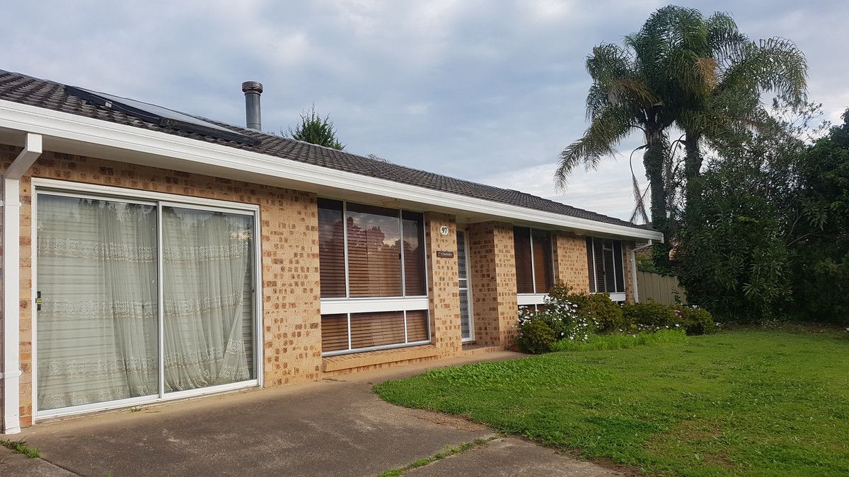 4 bedrooms House in 97 Atchison Road MACQUARIE FIELDS NSW, 2564