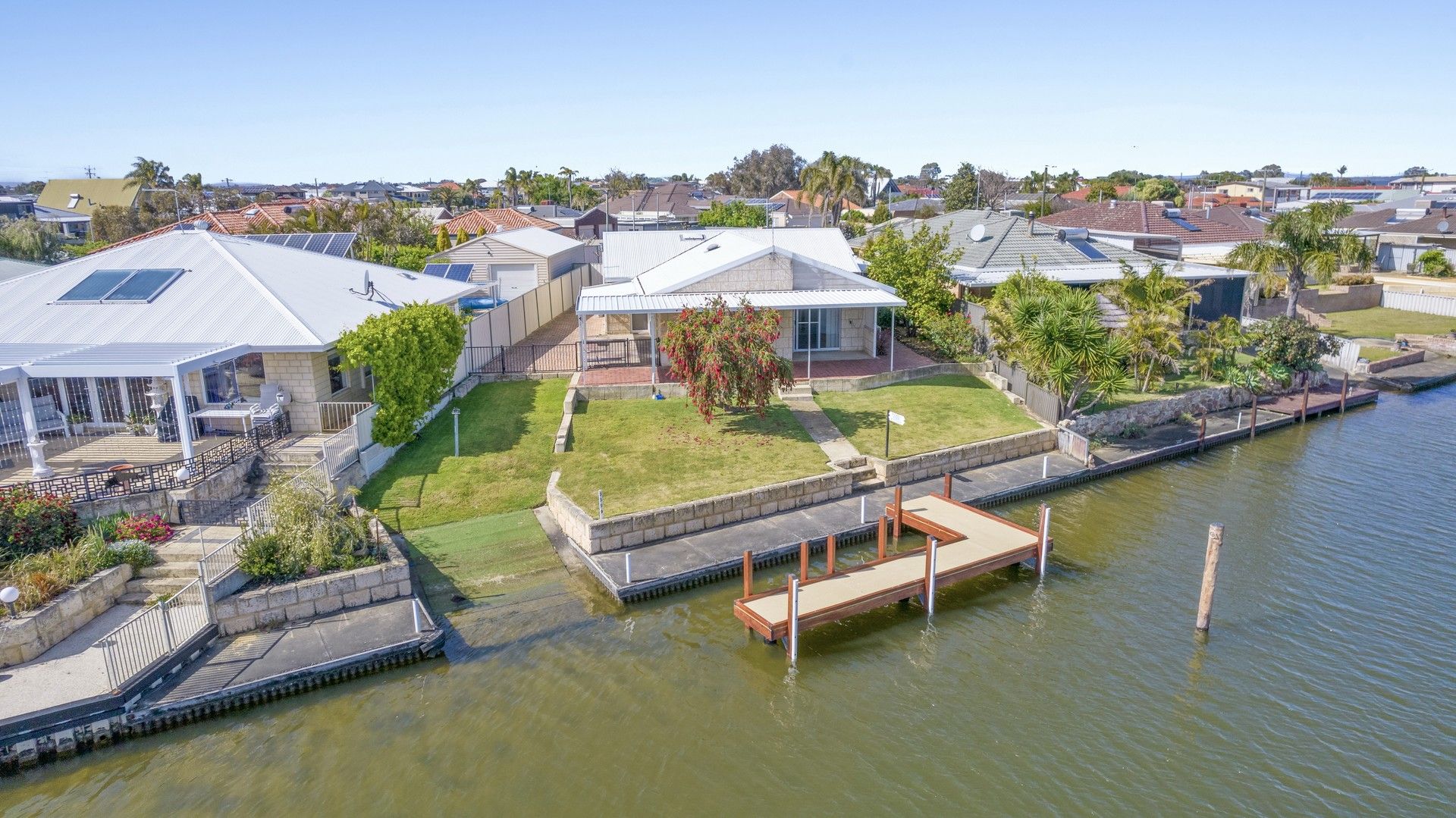 3 bedrooms House in 49 Tanderra Place SOUTH YUNDERUP WA, 6208