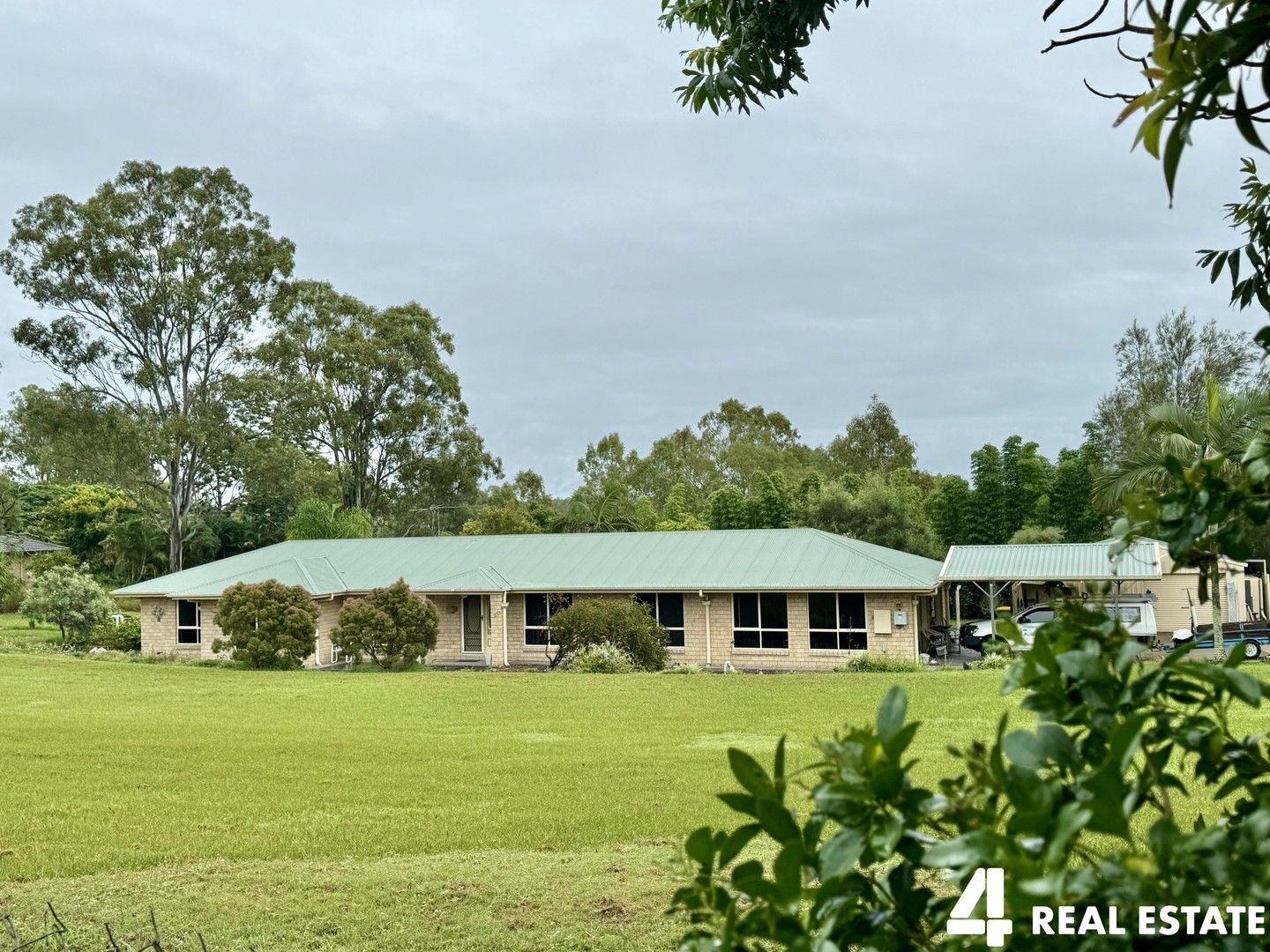 5 bedrooms House in 111-117 Henderson Road GLENLOGAN QLD, 4280