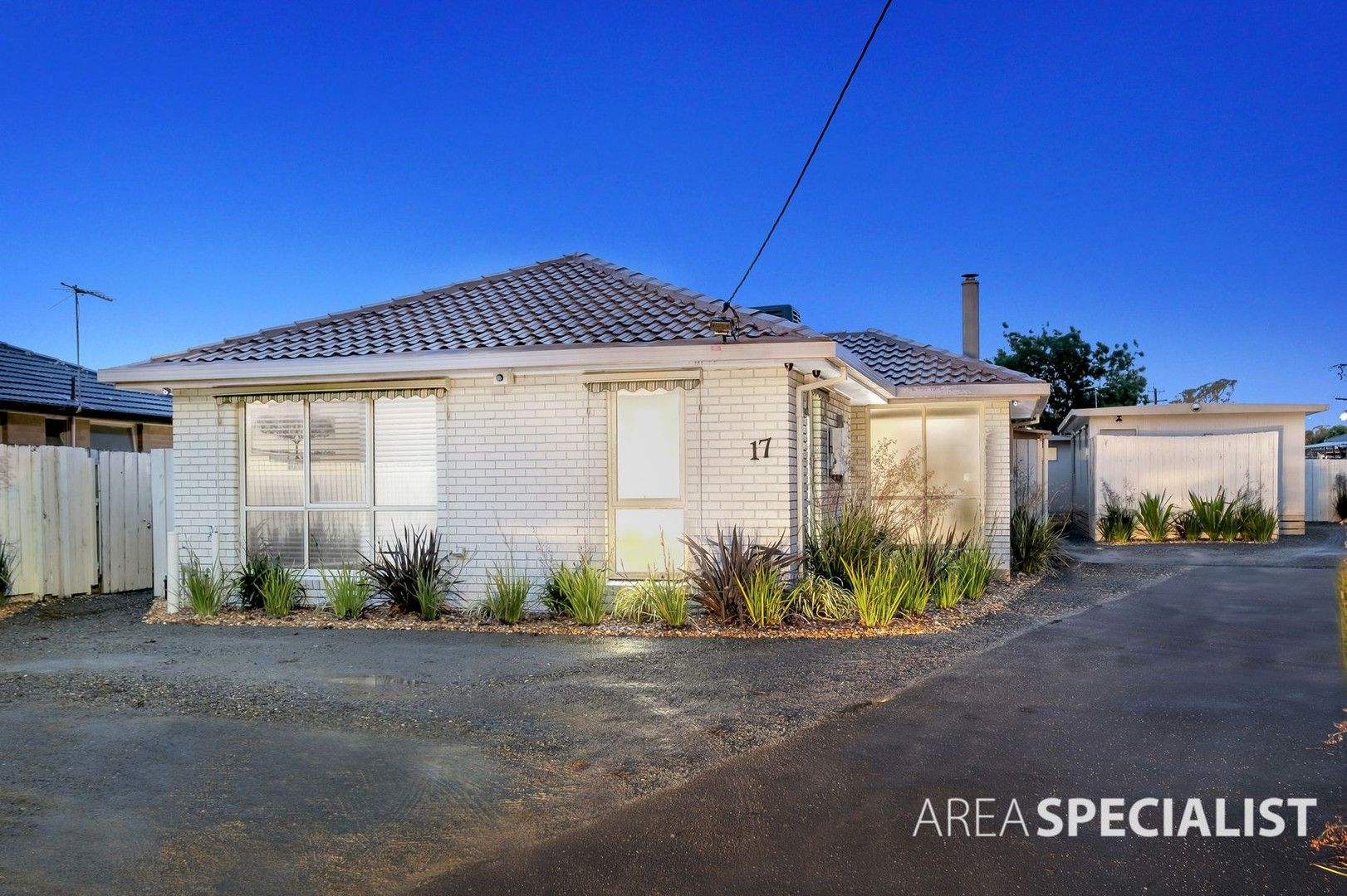 17 Garnet Court, Hampton Park VIC 3976, Image 2