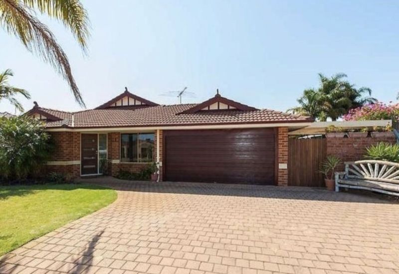 4 bedrooms House in 29 Camelot Grove CARRAMAR WA, 6031