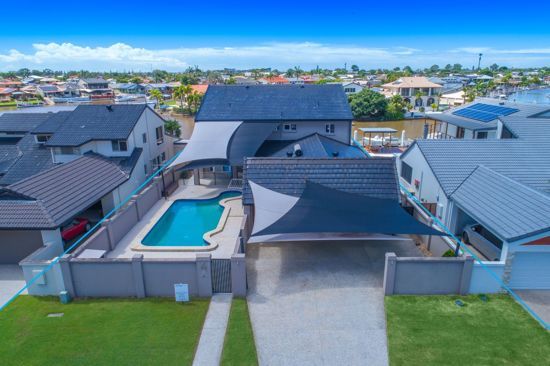 4 bedrooms House in 73 Tradewinds Avenue PARADISE POINT QLD, 4216