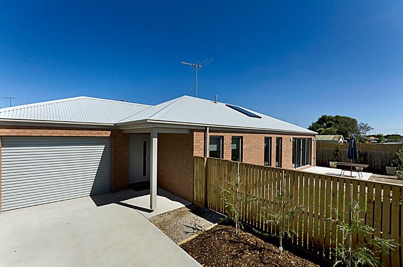 3 bedrooms Townhouse in 2/4 Birdsey Street EAST GEELONG VIC, 3219