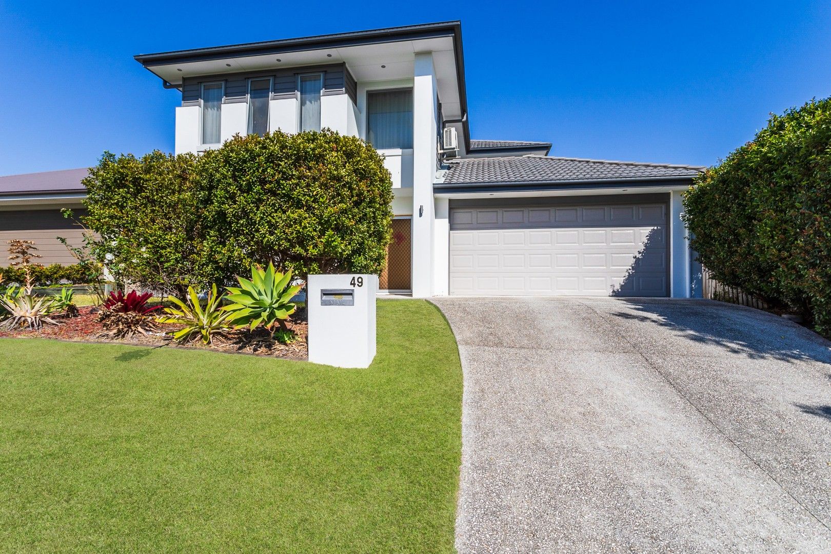 6 bedrooms House in 49 Expedition Drive NORTH LAKES QLD, 4509