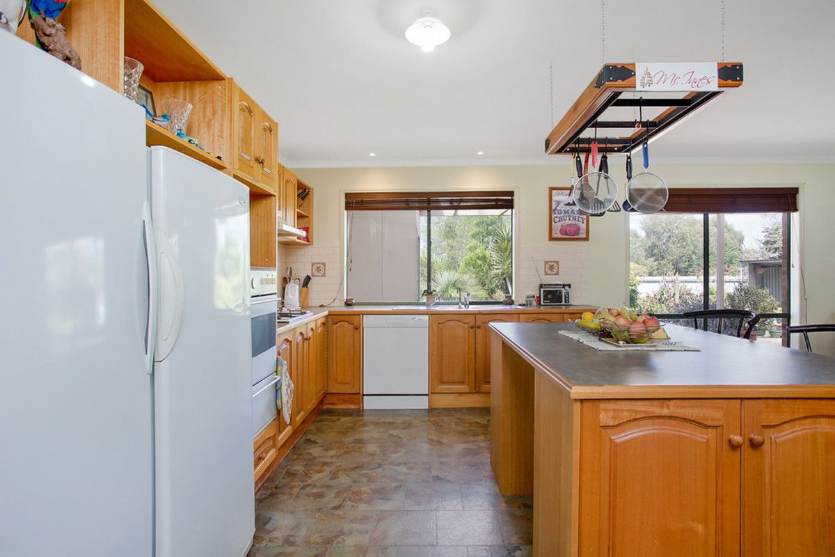 26 Kiaman Close, Bushfield VIC 3281, Image 2